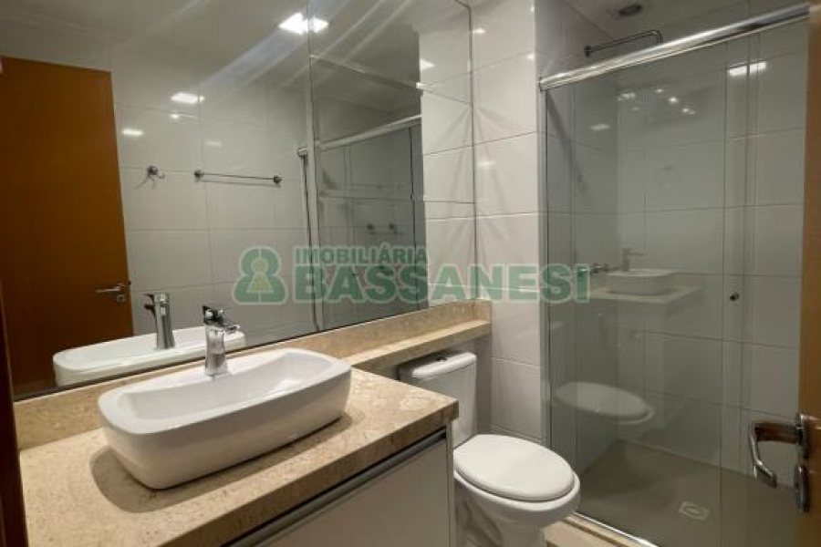 Apto Mobiliado com 90m², 3 dormitórios, 2 vagas, no bairro Madureira em Caxias do Sul para Alugar