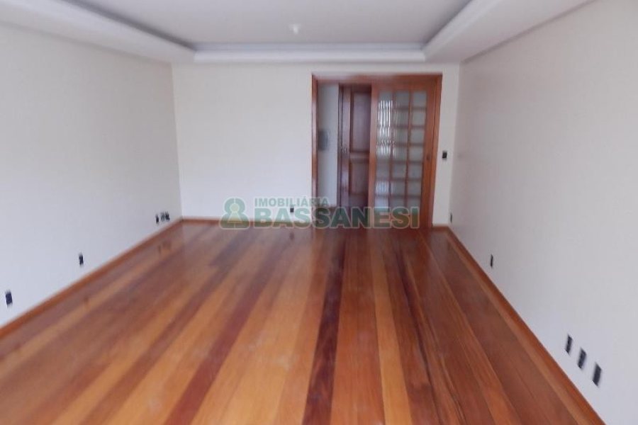 Apartamento com 130m², 3 dormitórios, 3 vagas, no bairro São Pelegrino em Caxias do Sul para Comprar