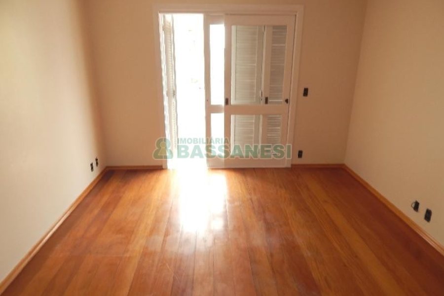 Apartamento com 130m², 3 dormitórios, 3 vagas, no bairro São Pelegrino em Caxias do Sul para Comprar