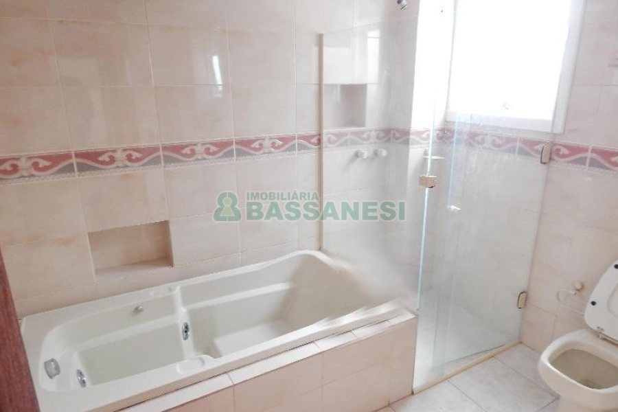 Apartamento com 130m², 3 dormitórios, 3 vagas, no bairro São Pelegrino em Caxias do Sul para Comprar