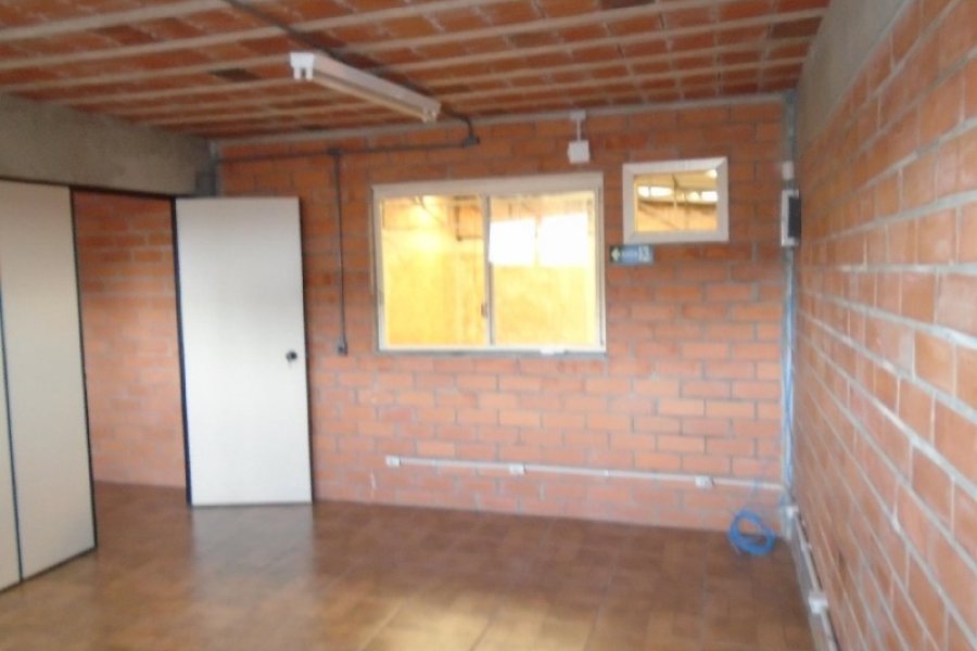 Pavilhão com 306m², no bairro Sanvitto em Caxias do Sul para Alugar