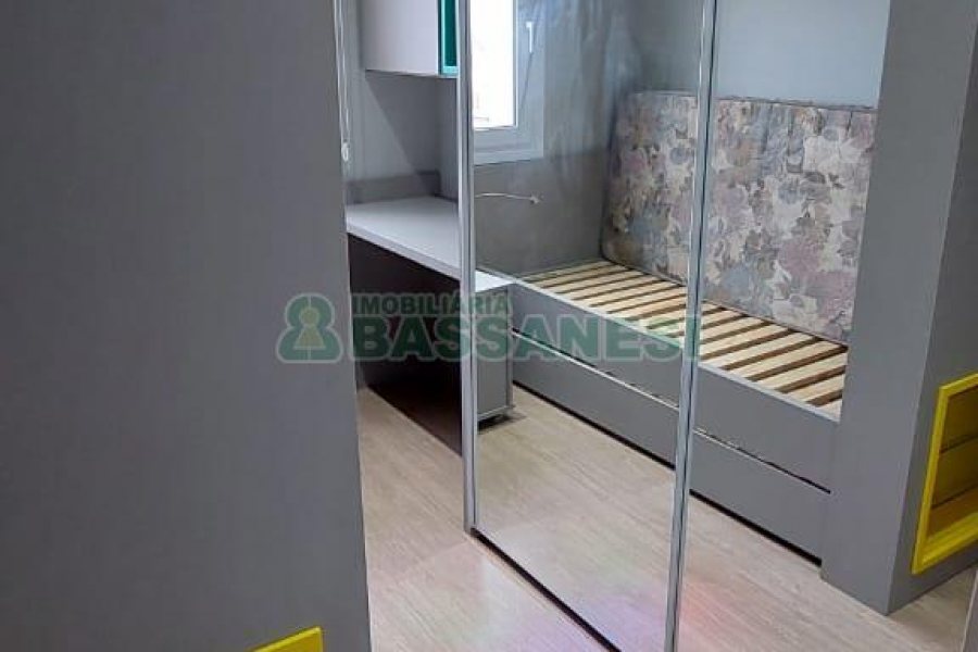 Apto Mobiliado com 80m², 2 dormitórios, 2 vagas, no bairro Madureira em Caxias do Sul para Alugar