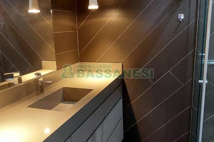 Apto Mobiliado com 80m², 2 dormitórios, 2 vagas, no bairro Madureira em Caxias do Sul para Alugar