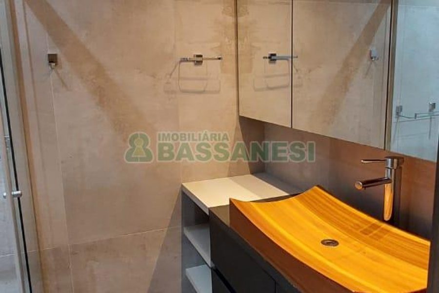 Apto Mobiliado com 80m², 2 dormitórios, 2 vagas, no bairro Madureira em Caxias do Sul para Alugar