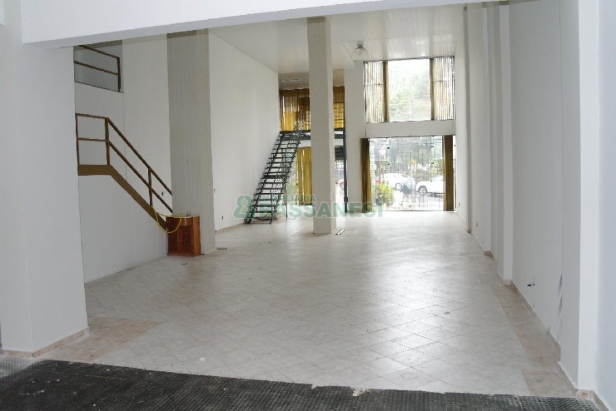 Loja com 320m², no bairro São Pelegrino em Caxias do Sul para Comprar