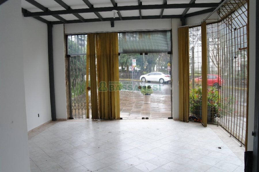 Loja com 320m², no bairro São Pelegrino em Caxias do Sul para Comprar