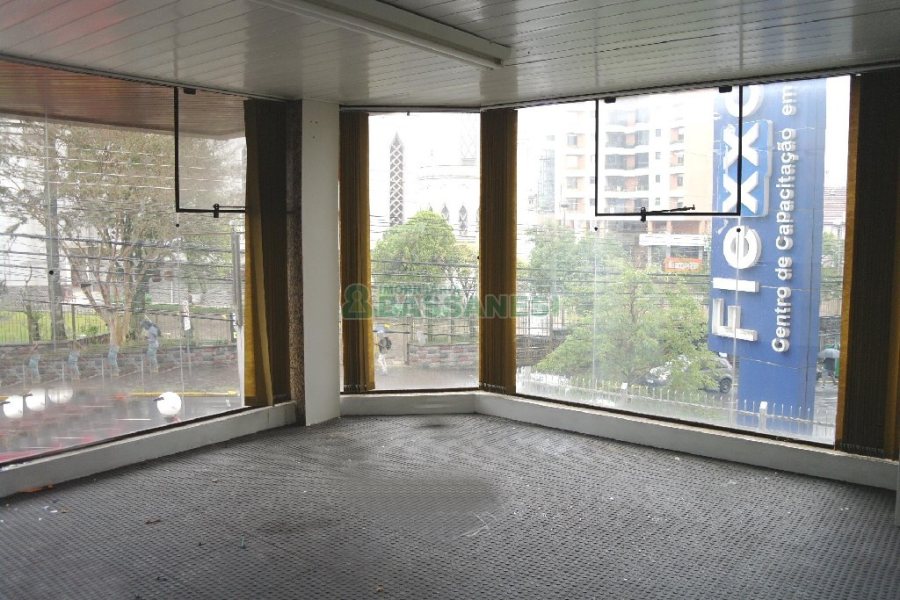 Loja com 320m², no bairro São Pelegrino em Caxias do Sul para Comprar