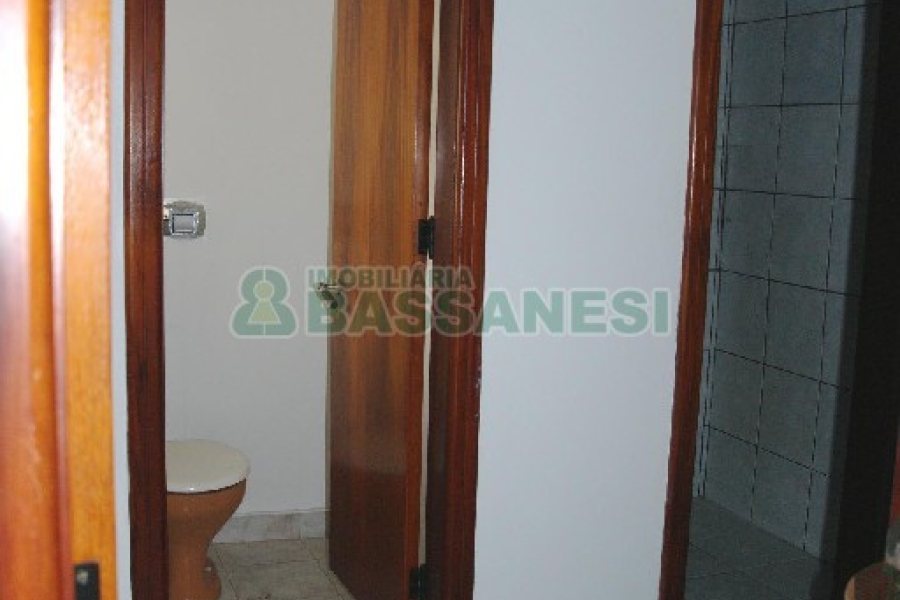 Loja com 320m², no bairro São Pelegrino em Caxias do Sul para Comprar