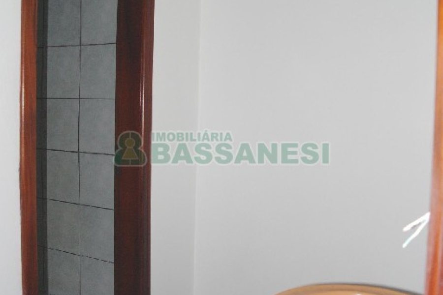 Loja com 320m², no bairro São Pelegrino em Caxias do Sul para Comprar