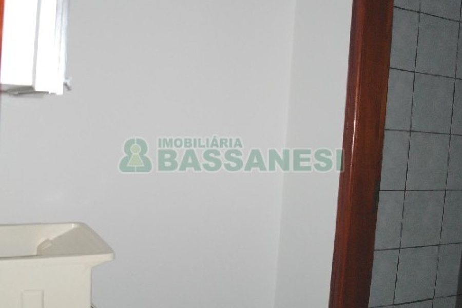 Loja com 320m², no bairro São Pelegrino em Caxias do Sul para Comprar