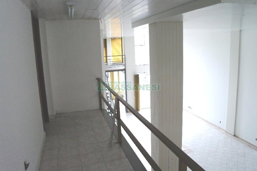 Loja com 320m², no bairro São Pelegrino em Caxias do Sul para Comprar