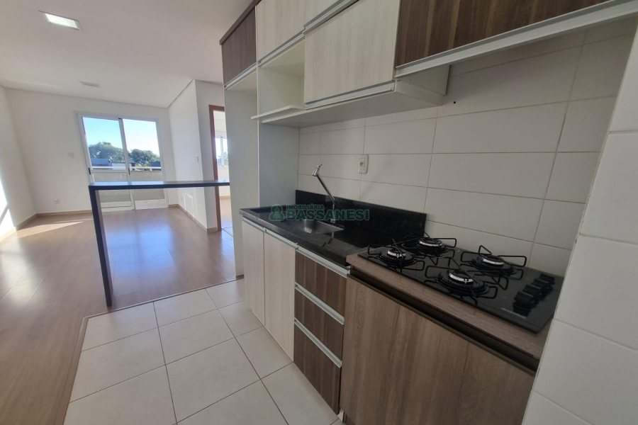 Apartamento com 57m², 2 dormitórios, 1 vaga, no bairro Nossa Senhora da Saúde em Caxias do Sul para Alugar
