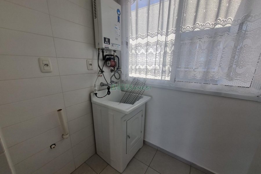 Apartamento com 57m², 2 dormitórios, 1 vaga, no bairro Nossa Senhora da Saúde em Caxias do Sul para Alugar