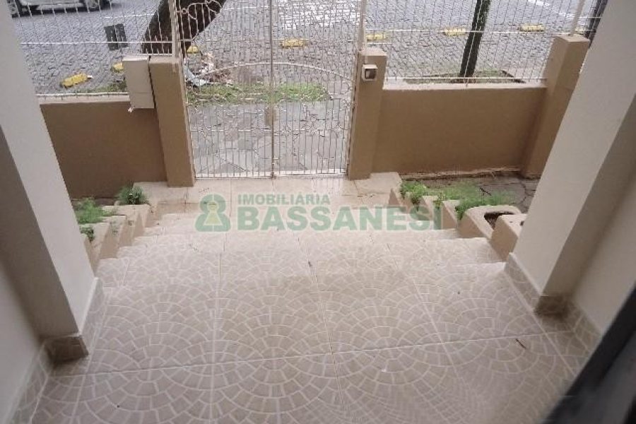 Casa Comercial com 110m², 4 dormitórios, 2 vagas, no bairro Centro em Caxias do Sul para Comprar