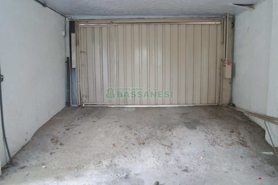 Casa Comercial com 110m², 4 dormitórios, 2 vagas, no bairro Centro em Caxias do Sul para Comprar