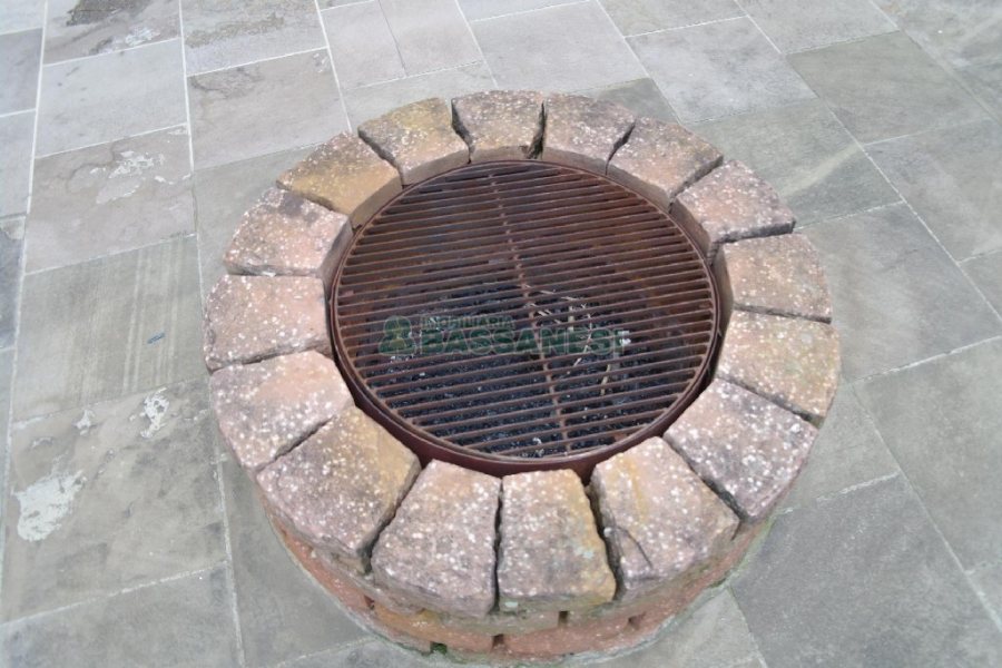 Casa Comercial com 110m², 4 dormitórios, 2 vagas, no bairro Centro em Caxias do Sul para Comprar