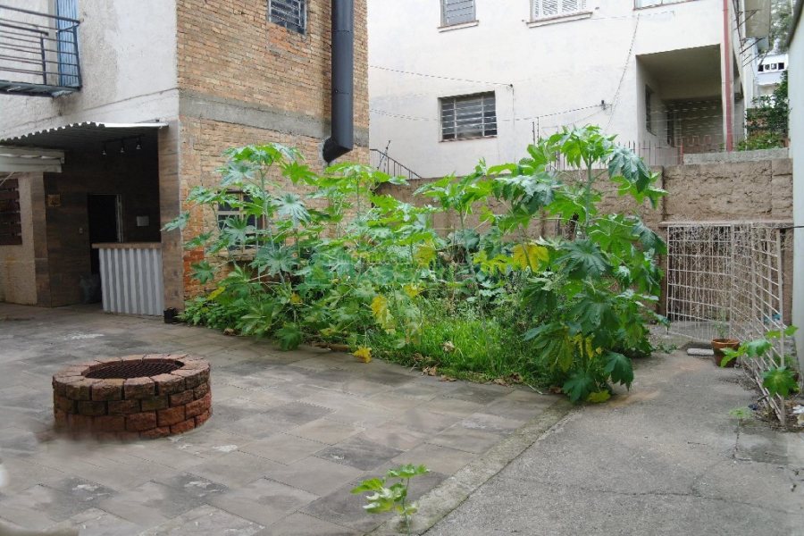 Casa Comercial com 110m², 4 dormitórios, 2 vagas, no bairro Centro em Caxias do Sul para Comprar