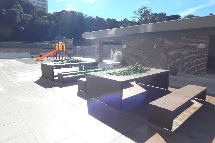 Apartamento com 72m², 2 dormitórios, 2 vagas, no bairro Madureira em Caxias do Sul para Alugar