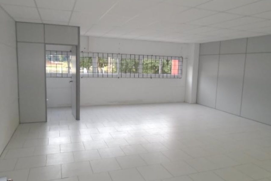 Pavilhão com 570m², no bairro Cidade Nova em Caxias do Sul para Alugar
