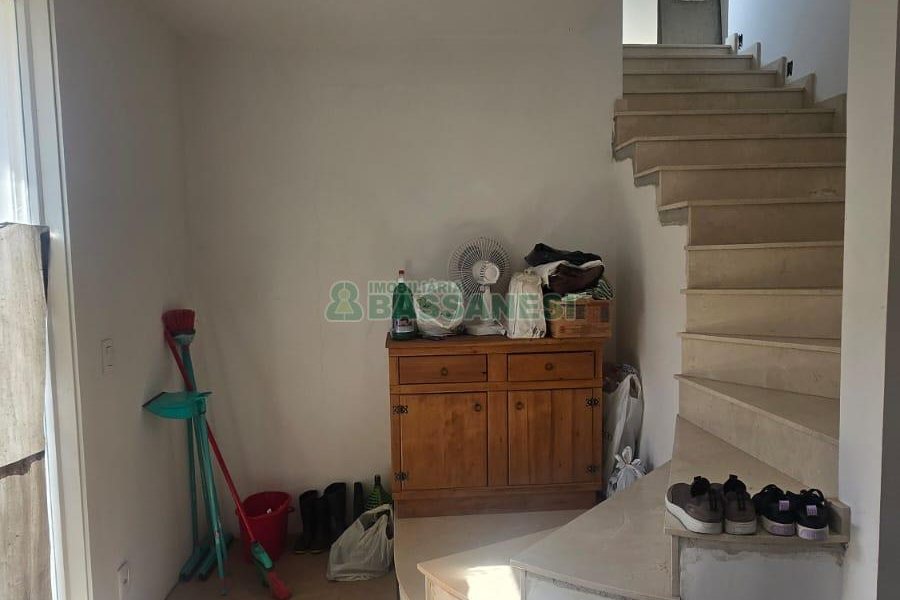 Casa com 338m², 3 dormitórios, 3 vagas, no bairro Lourdes em Caxias do Sul para Comprar