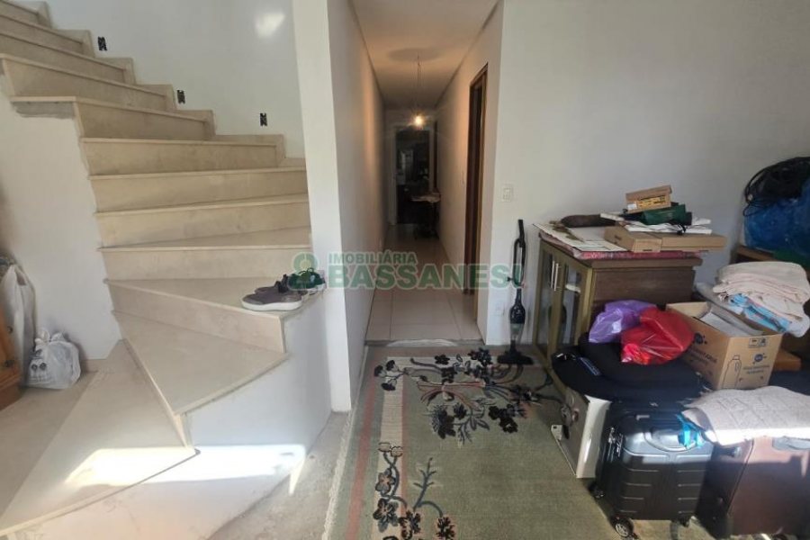 Casa com 338m², 3 dormitórios, 3 vagas, no bairro Lourdes em Caxias do Sul para Comprar