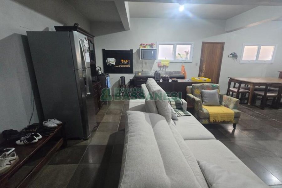 Casa com 338m², 3 dormitórios, 3 vagas, no bairro Lourdes em Caxias do Sul para Comprar