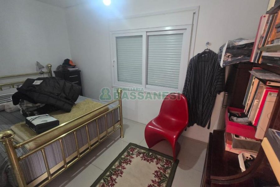 Casa com 338m², 3 dormitórios, 3 vagas, no bairro Lourdes em Caxias do Sul para Comprar