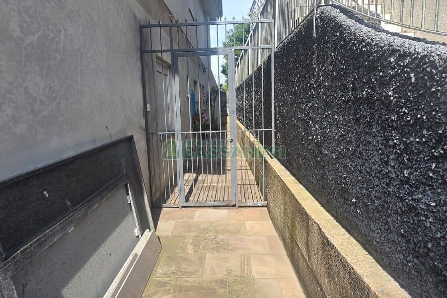 Casa com 338m², 3 dormitórios, 3 vagas, no bairro Lourdes em Caxias do Sul para Comprar