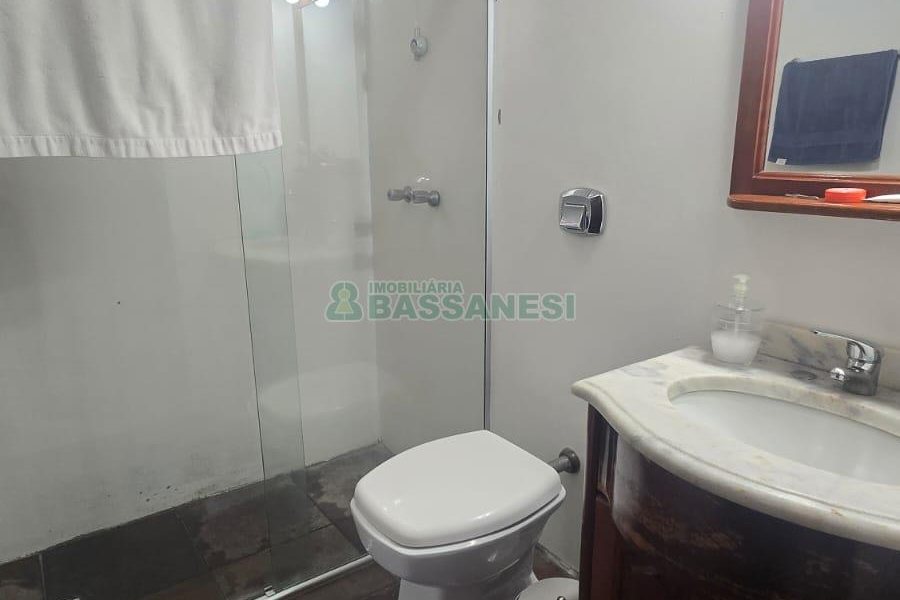 Casa com 338m², 3 dormitórios, 3 vagas, no bairro Lourdes em Caxias do Sul para Comprar