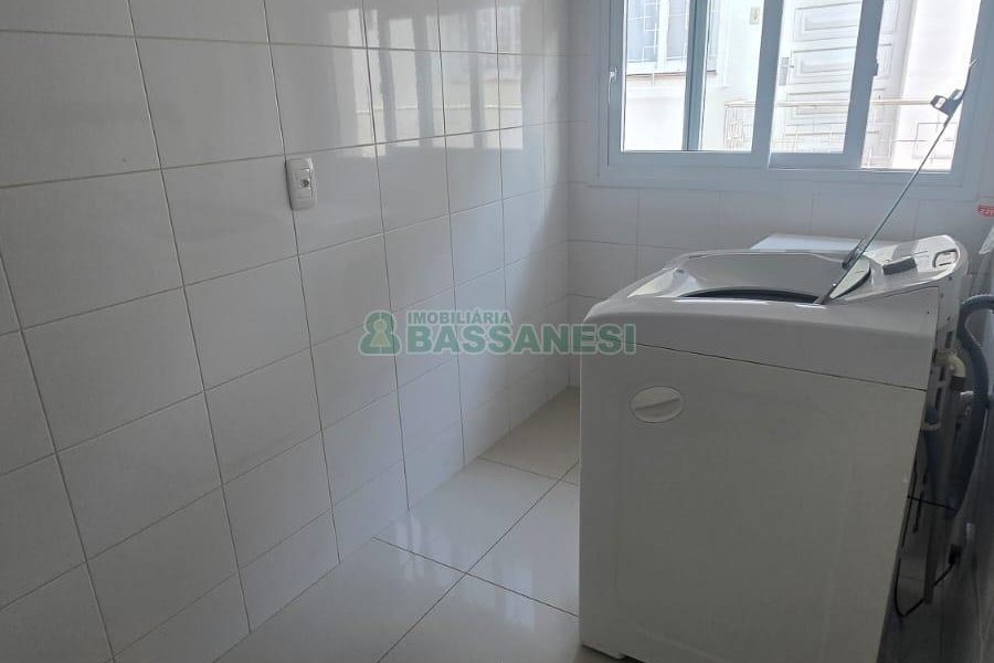 Casa com 338m², 3 dormitórios, 3 vagas, no bairro Lourdes em Caxias do Sul para Comprar