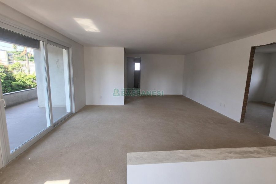 Casa com 338m², 3 dormitórios, 3 vagas, no bairro Lourdes em Caxias do Sul para Comprar