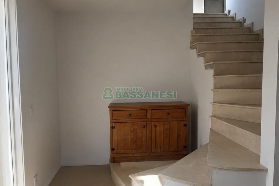 Casa com 338m², 3 dormitórios, 3 vagas, no bairro Lourdes em Caxias do Sul para Comprar