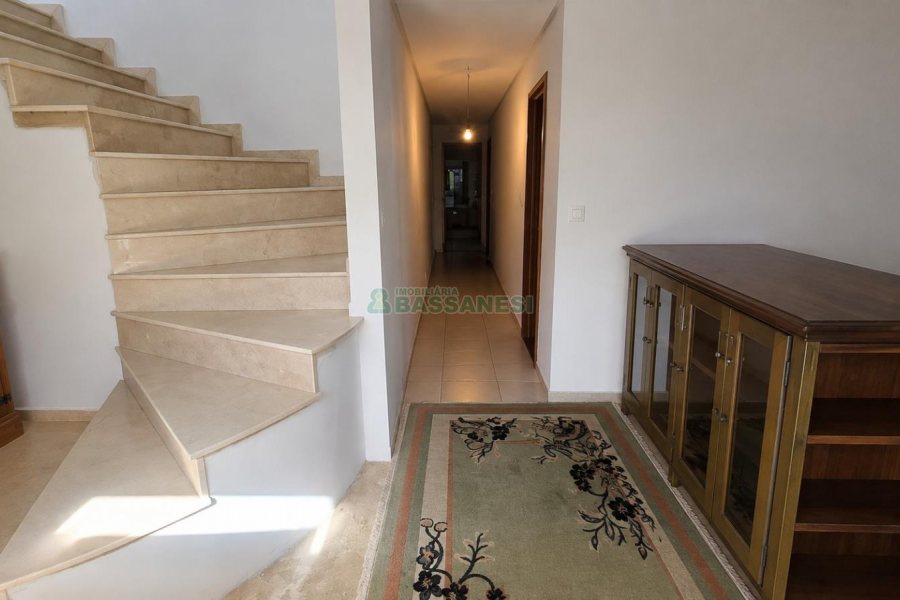 Casa com 338m², 3 dormitórios, 3 vagas, no bairro Lourdes em Caxias do Sul para Comprar