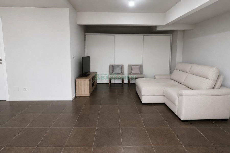 Casa com 338m², 3 dormitórios, 3 vagas, no bairro Lourdes em Caxias do Sul para Comprar