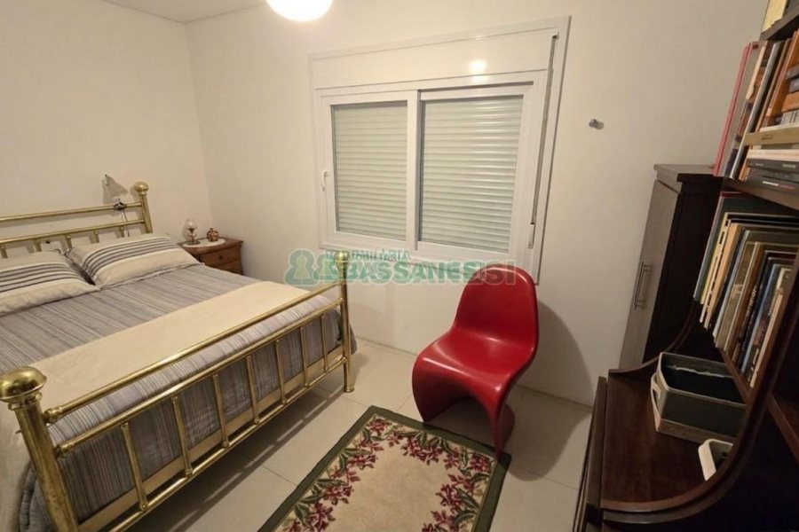 Casa com 338m², 3 dormitórios, 3 vagas, no bairro Lourdes em Caxias do Sul para Comprar