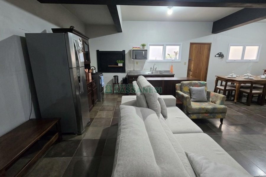 Casa com 338m², 3 dormitórios, 3 vagas, no bairro Lourdes em Caxias do Sul para Comprar