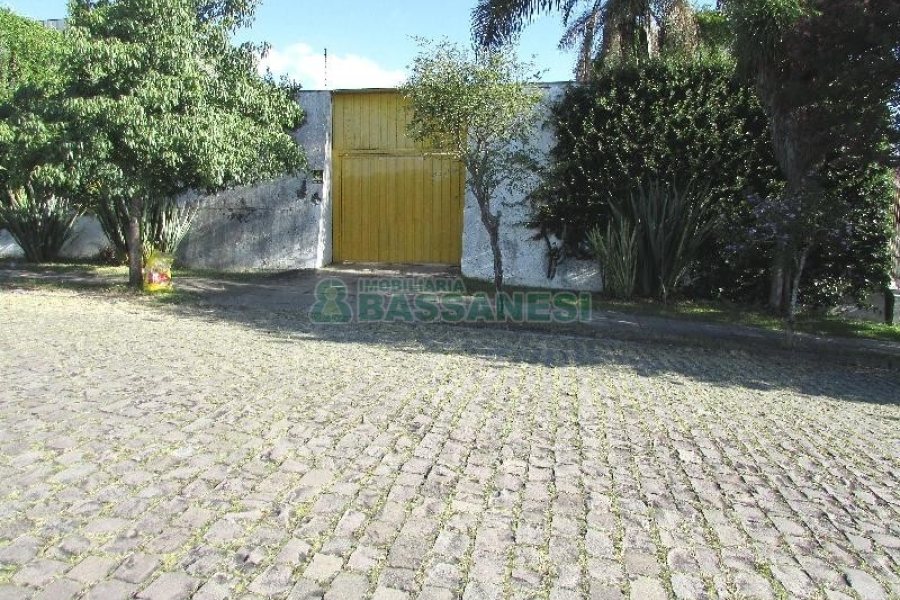 Casa com 375m², 3 dormitórios, 1 vaga, no bairro Marechal Floriano em Caxias do Sul para Comprar