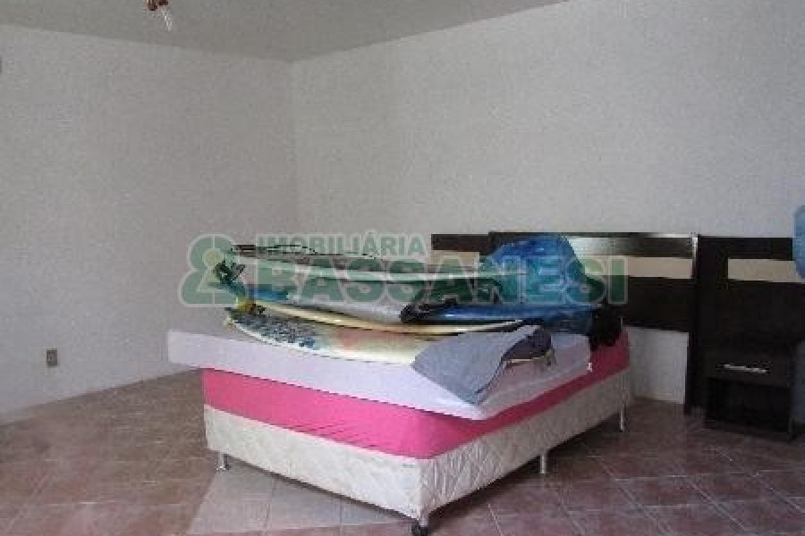 Casa com 375m², 3 dormitórios, 1 vaga, no bairro Marechal Floriano em Caxias do Sul para Comprar