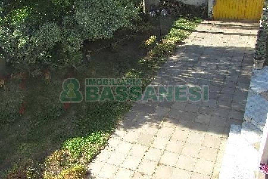 Casa com 375m², 3 dormitórios, 1 vaga, no bairro Marechal Floriano em Caxias do Sul para Comprar