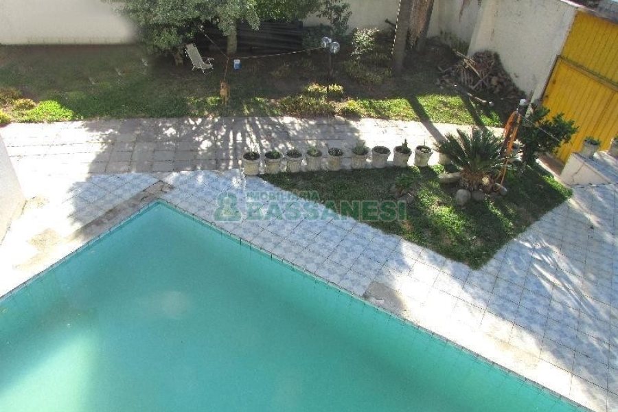 Casa com 375m², 3 dormitórios, 1 vaga, no bairro Marechal Floriano em Caxias do Sul para Comprar
