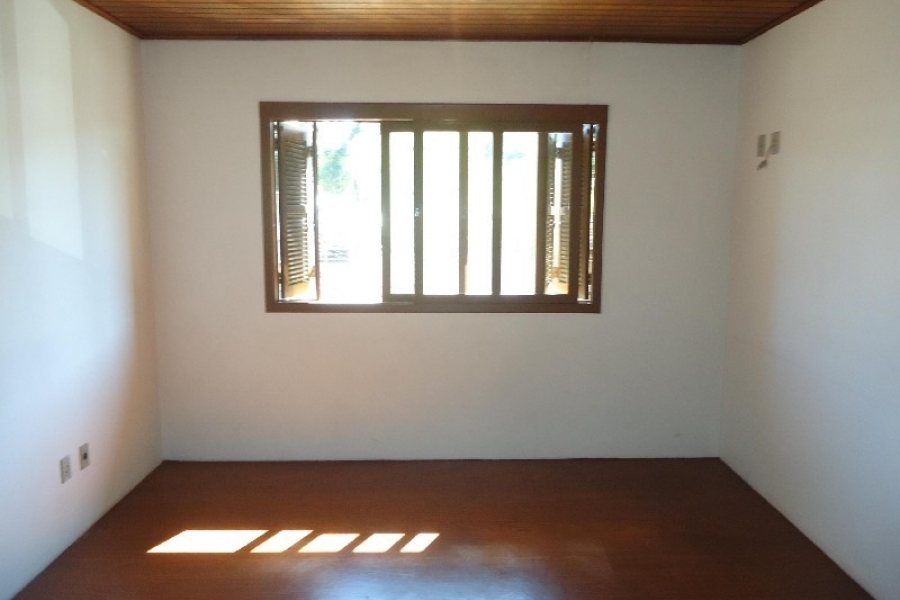 Casa com 216m², 3 dormitórios, 1 vaga, no bairro Cristo Redentor em Caxias do Sul para Alugar