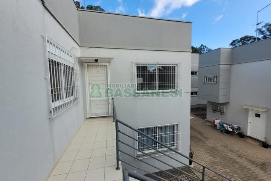 Apartamento com 57m², 2 dormitórios, 1 vaga, no bairro Kayser em Caxias do Sul para Comprar