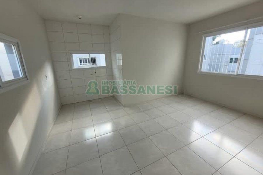 Apartamento com 57m², 2 dormitórios, 1 vaga, no bairro Kayser em Caxias do Sul para Comprar