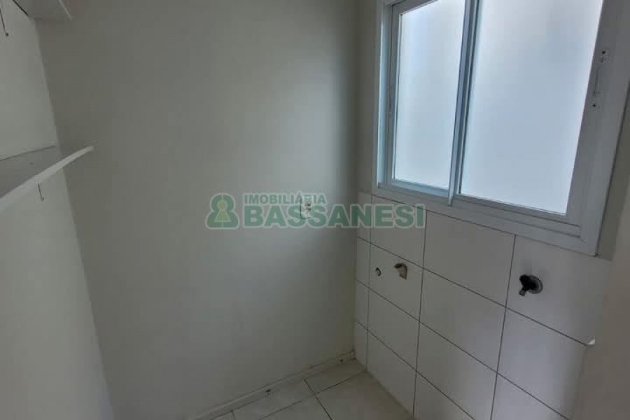 Apartamento com 57m², 2 dormitórios, 1 vaga, no bairro Kayser em Caxias do Sul para Comprar