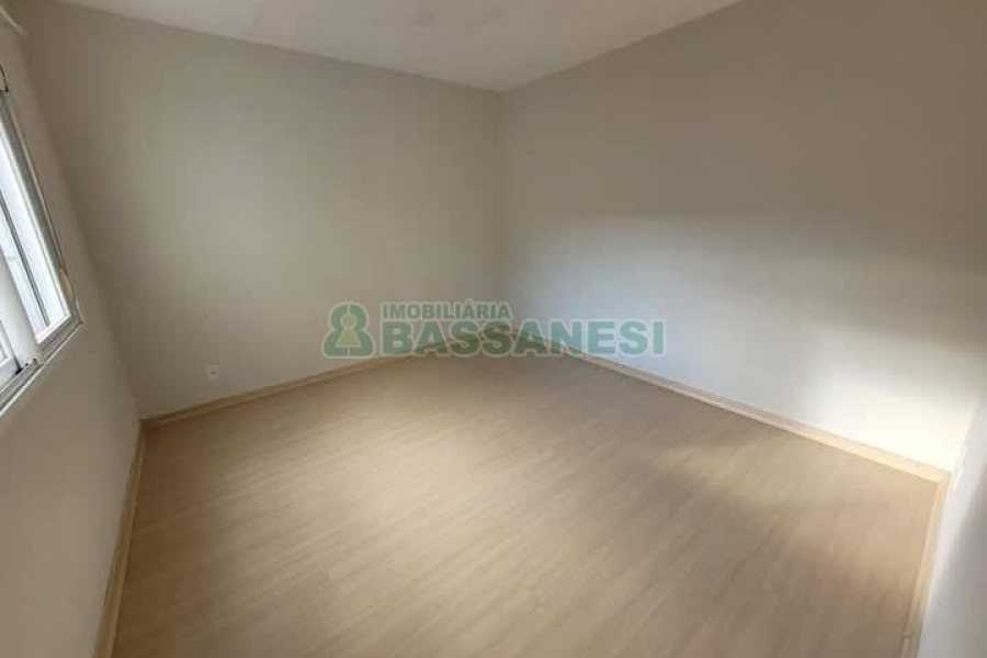 Apartamento com 57m², 2 dormitórios, 1 vaga, no bairro Kayser em Caxias do Sul para Comprar