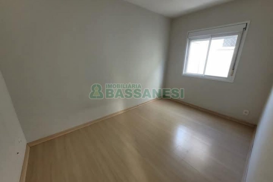 Apartamento com 57m², 2 dormitórios, 1 vaga, no bairro Kayser em Caxias do Sul para Comprar