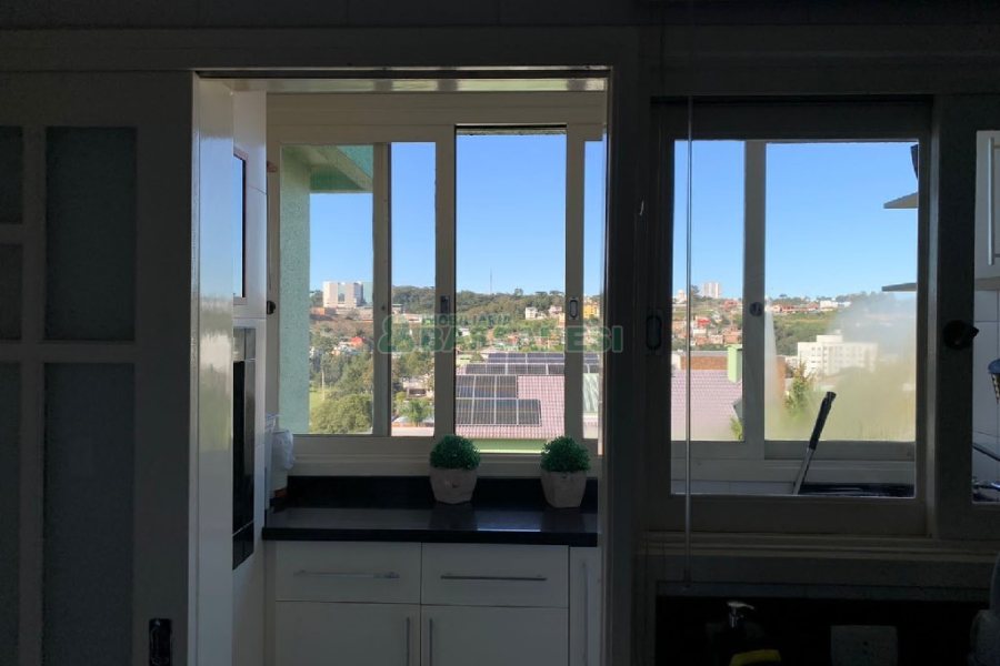 Apartamento com 95m², 2 dormitórios, 2 vagas, no bairro Santa Catarina em Caxias do Sul para Comprar