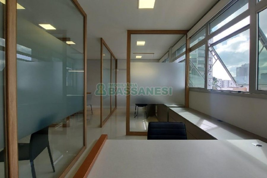 Sala com 48m², 1 vaga, no bairro Centro em Caxias do Sul para Alugar