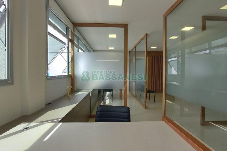 Sala com 48m², 1 vaga, no bairro Centro em Caxias do Sul para Alugar