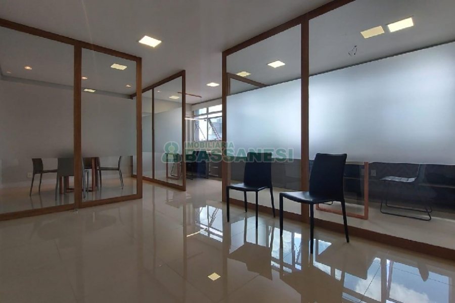 Sala com 48m², 1 vaga, no bairro Centro em Caxias do Sul para Alugar